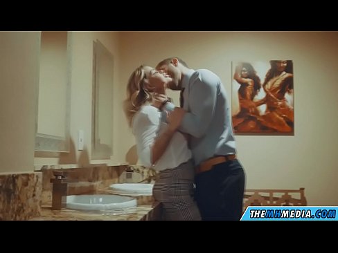 ❤️ Xa i-blonde ene-busty ikuhenda kwindlu yangasese yoluntu Iphonografi kuthi ﹏